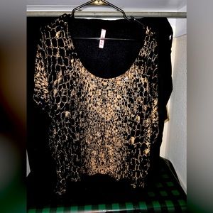 Retro doll oversized black and gold top sz large